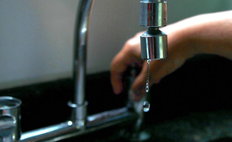 Cidades da Grande São Paulo e bairros da capital seguem sem água, afirma Sabesp