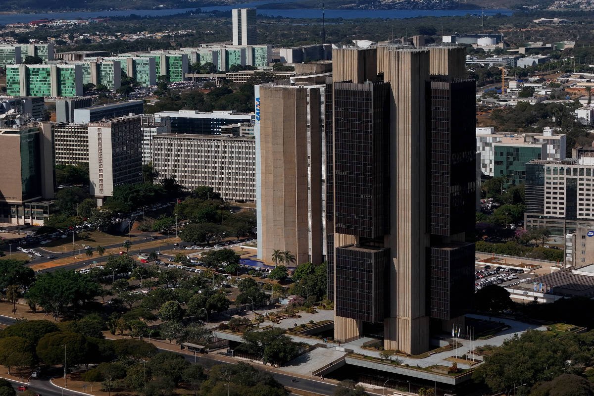 BC se vê sob ataque no caso Master e calcula próximos passos