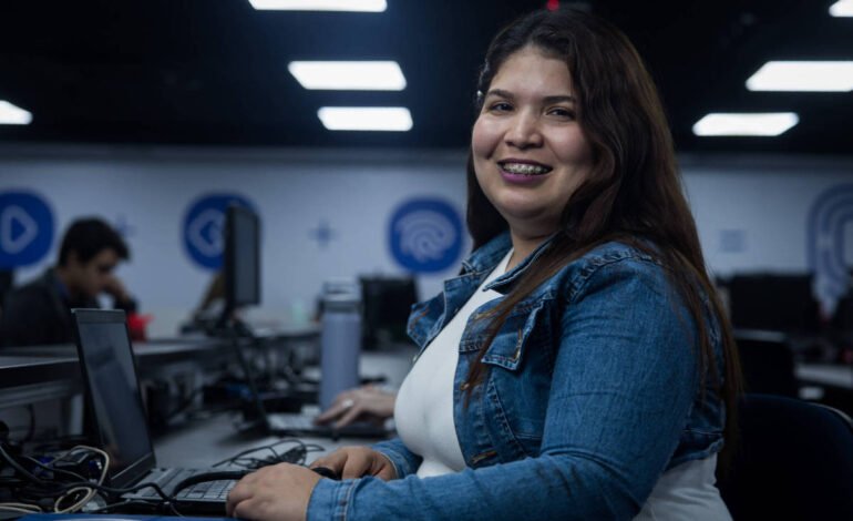 Estrangeiros já representam 4% das contratações com carteira; quase metade são venezuelanos