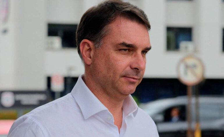 Flávio deve reforçar laços com evangélicos após acenos de Lula ao segmento