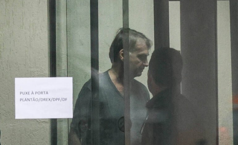 Aliados comparam Bolsonaro com Clezão e cobram prisão domiciliar