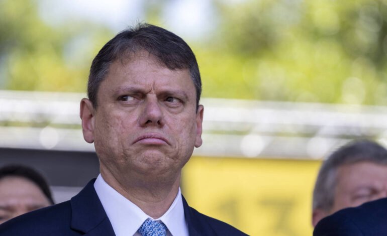 Gleisi critica Tarcisio por apoiar ataque dos EUA à Venezuela