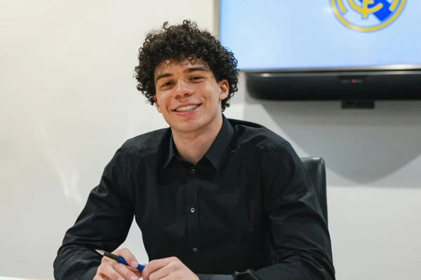 Enzo Alves assina primeiro contrato profissional com o Real Madrid