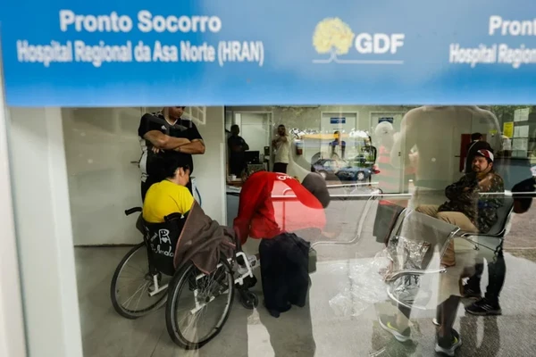 Raio atinge ato político em Brasília e deixa mais de 30 feridos