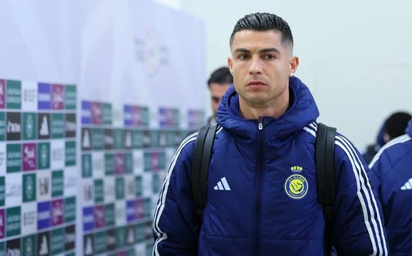 Cristiano Ronaldo confirma permanência no Al‑Nassr