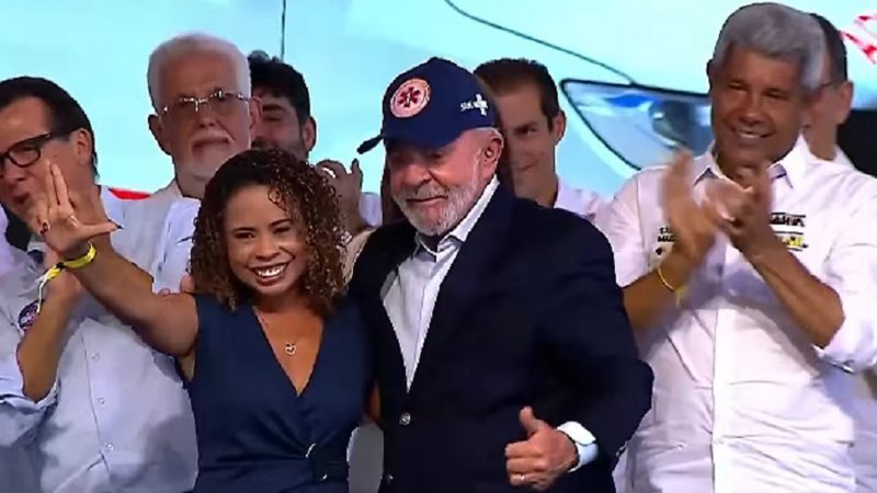 Prefeita de Gandu emociona público em evento com Lula