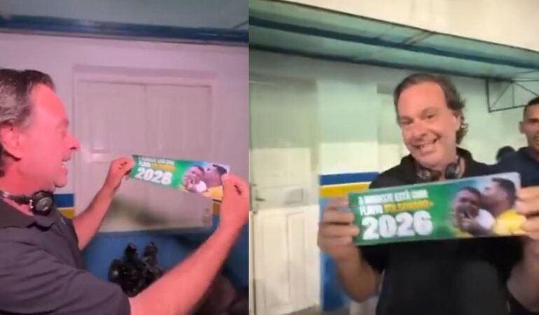 Gilson Machado distribui adesivos pró-Flávio Bolsonaro no Carnaval