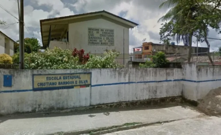 Adolescente esfaqueia três colegas dentro de escola em Pernambuco