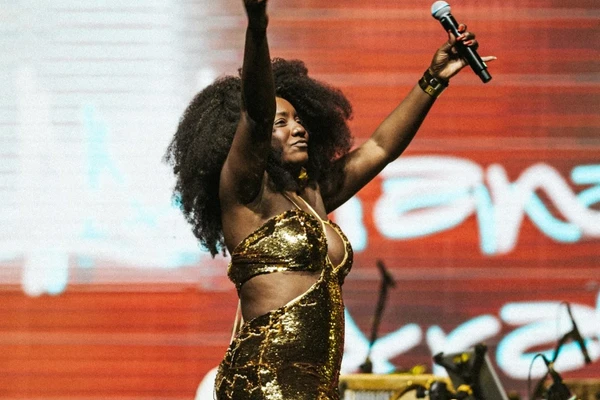 Morre a sambista Adriana Araújo aos 49 anos em Belo Horizonte