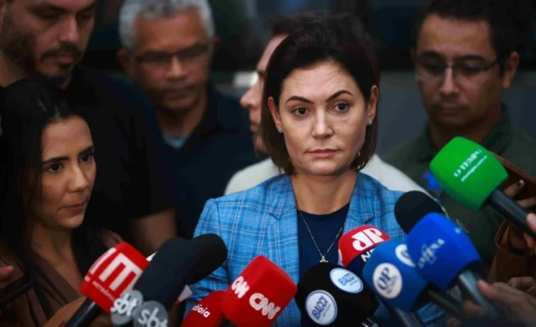 Michelle ganha protagonismo no clã Bolsonaro