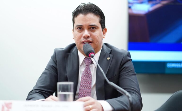 PF aponta tentativa de influência de deputado em processos federais