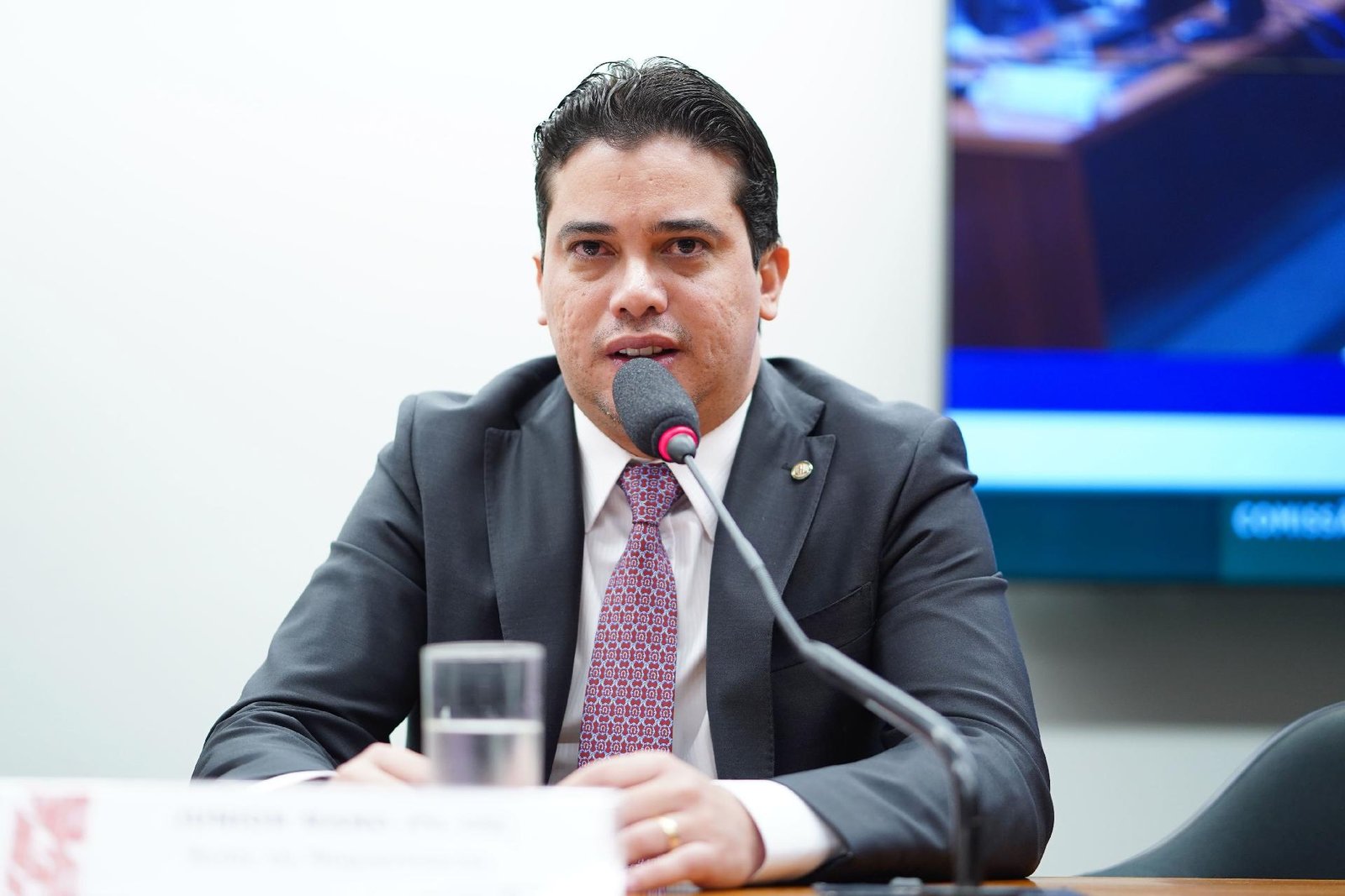 PF aponta tentativa de influência de deputado em processos federais