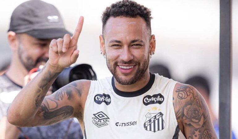 Neymar destaca desempenho em treino do Santos