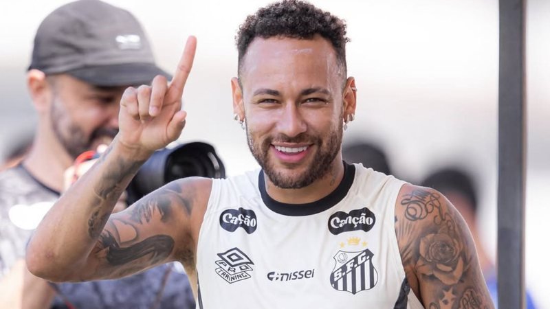 Neymar destaca desempenho em treino do Santos