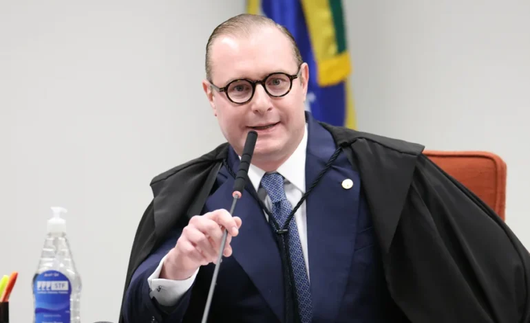 Zanin condena ex-aluno por trote misógino em universidade