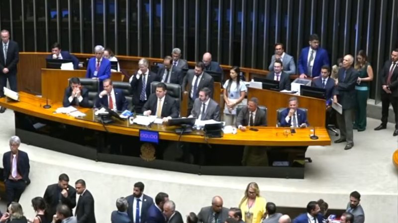 Câmara derruba vetos de Lula ao PL da Dosimetria