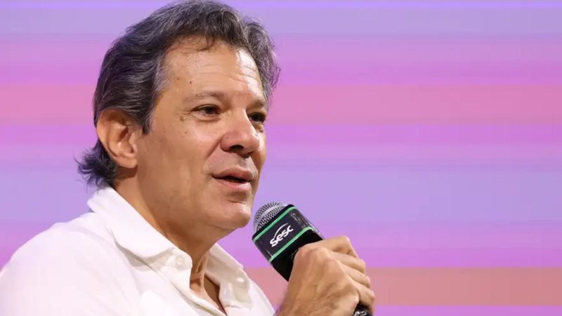 Haddad critica Flávio Bolsonaro em congresso do PT