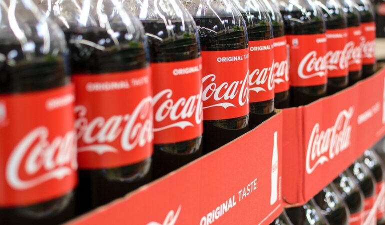 Coca-Cola vai encerrar produção de embalagens maiores no Brasil