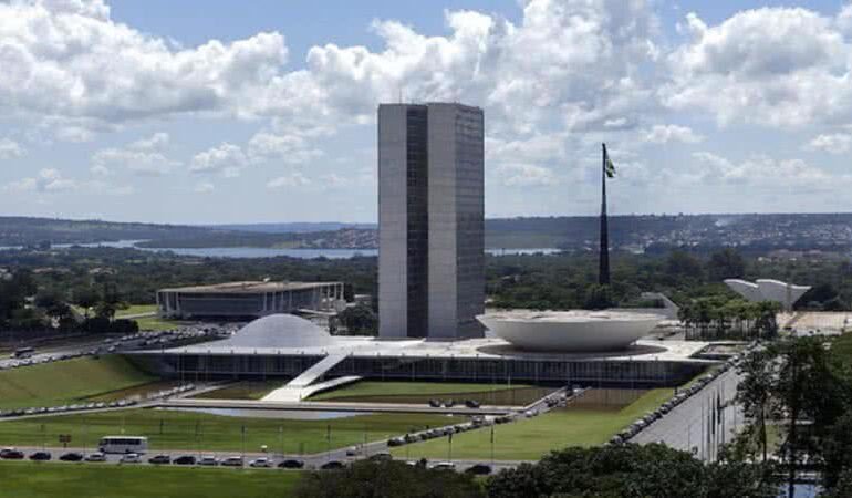 Congresso inicia semana com pauta intensa no Senado e na Câmara