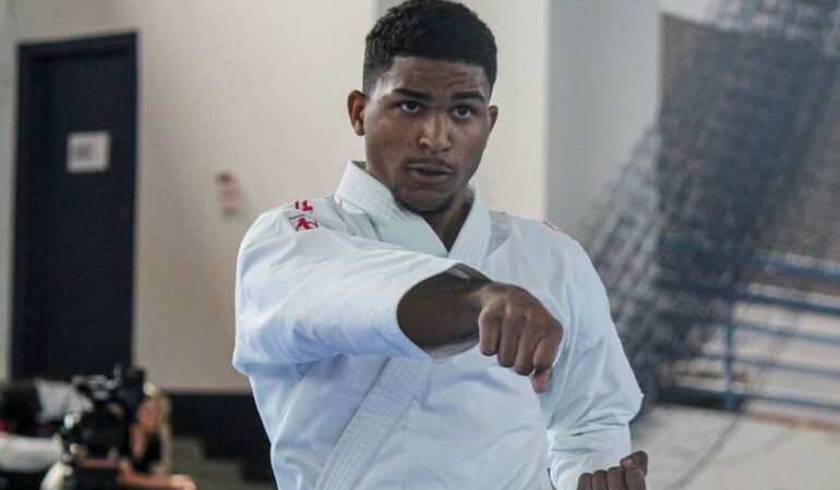Lucas Oliveira é destaque no Campeonato Baiano de Karatê