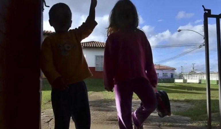 INSS regulamenta pensão para órfãos do feminicídio