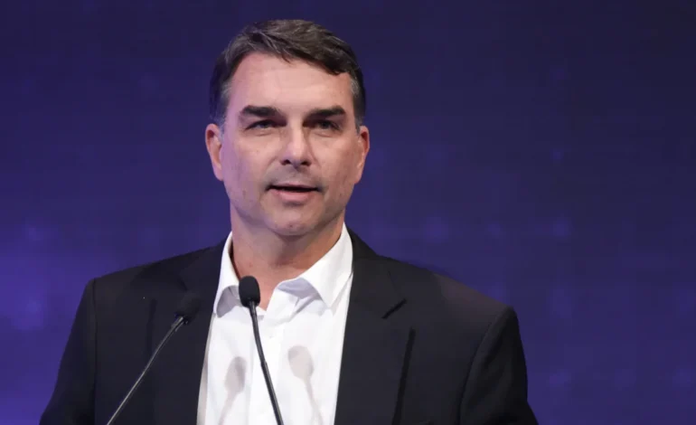 PF conclui inquérito contra Flávio Bolsonaro