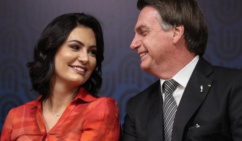 Defesa de Bolsonaro pede autorização ao STF